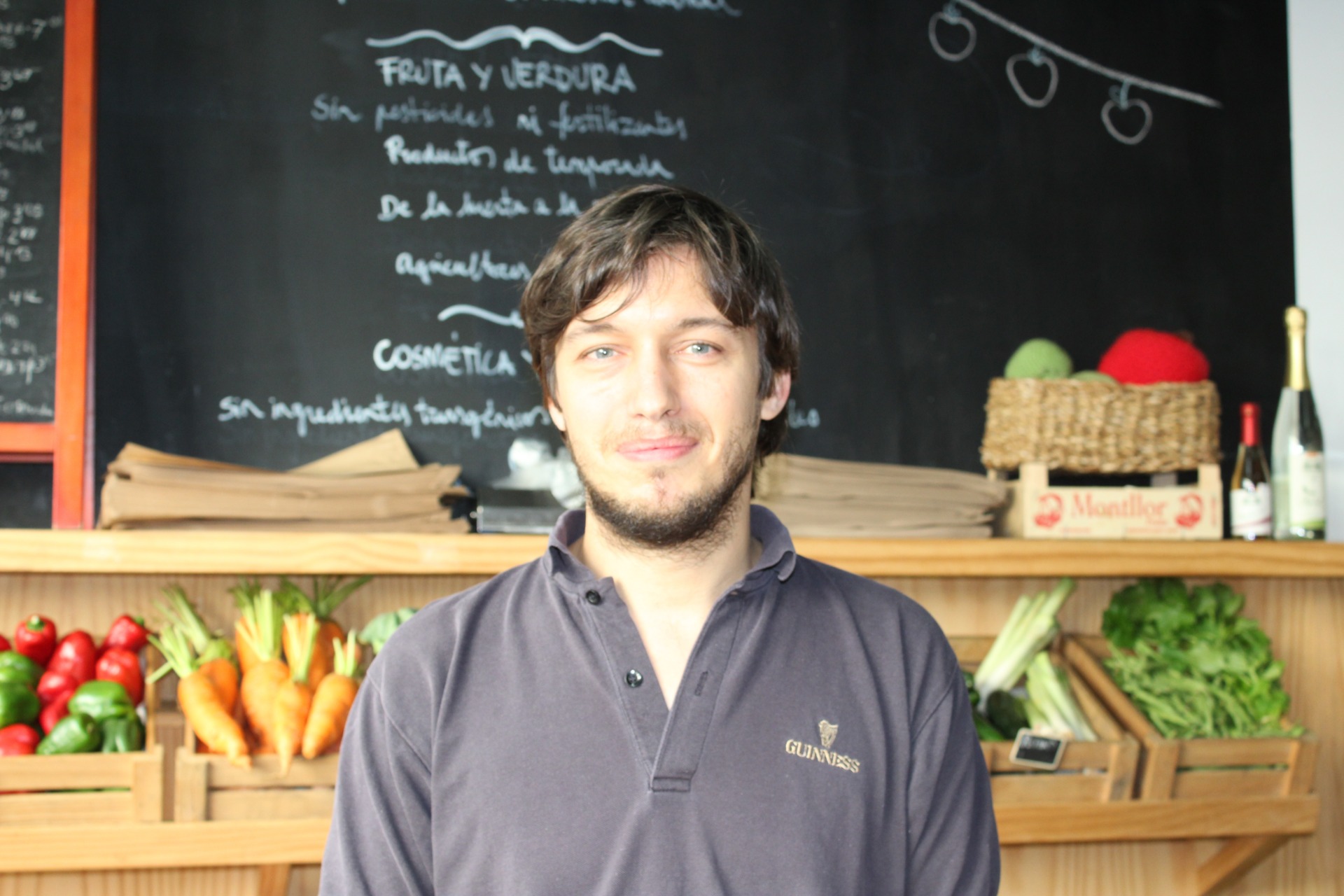 Adolfo Trevilla apostó por un supermercado ecológico porque no existía otro negocio igual por la zona. Foto: LGE.